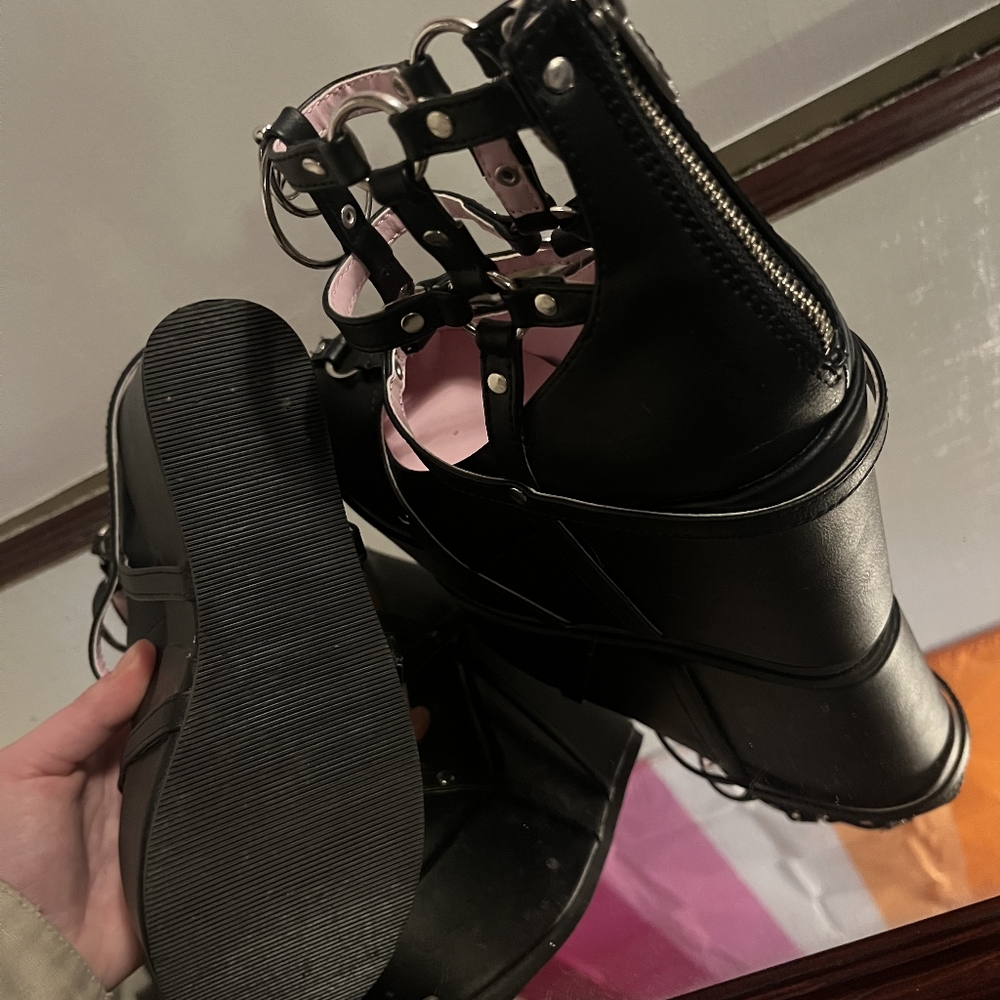 Demonia Size - Picture 3 of 4